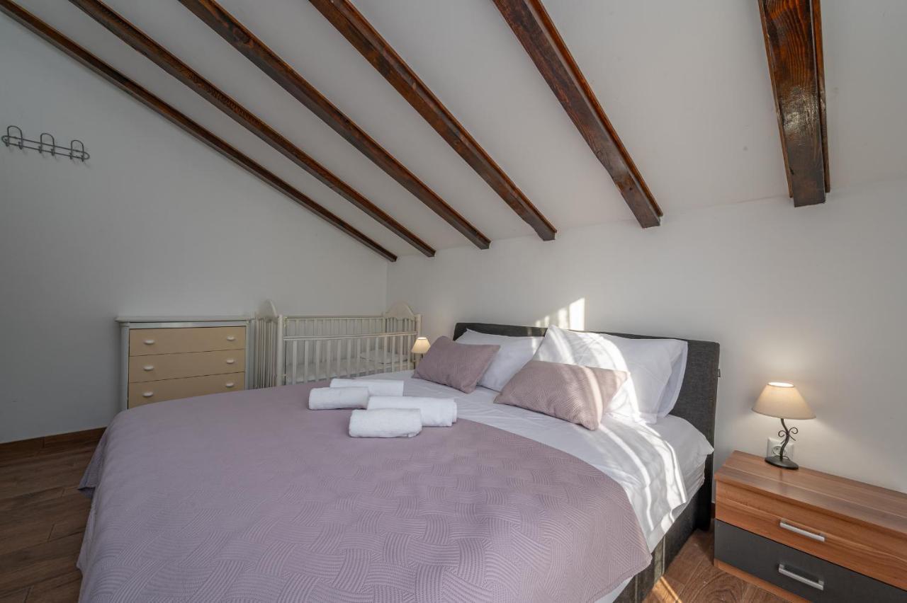 Luce Villa Omis