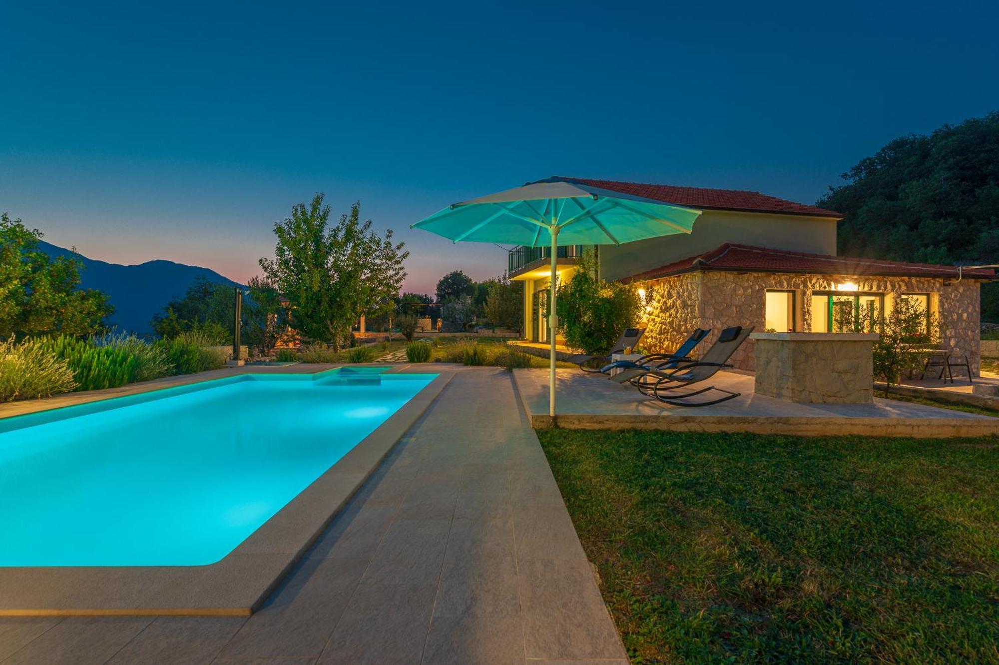 Luce Villa Omis